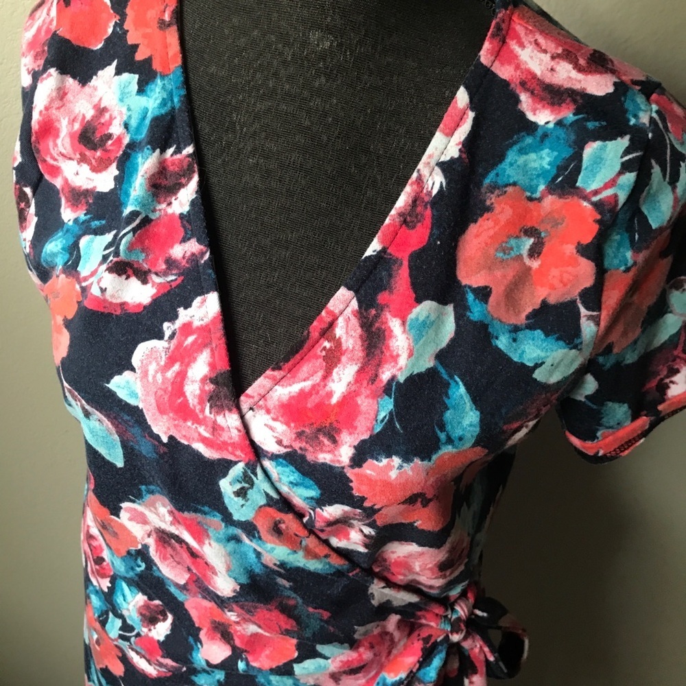 Hello Miz Maternity floral wrap dress - Picture 5 of 9